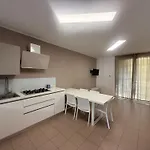 Daire Spacious Near The *